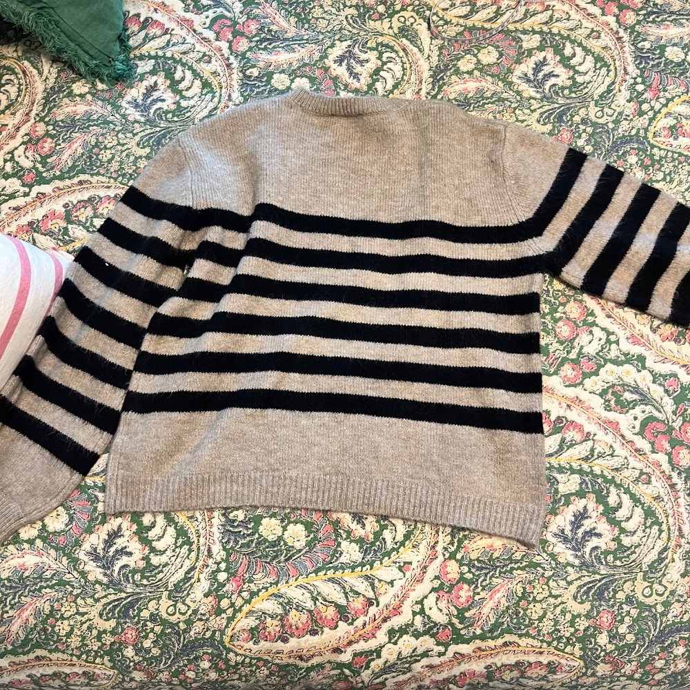 Karen Kane sweater - Picture 2 of 2